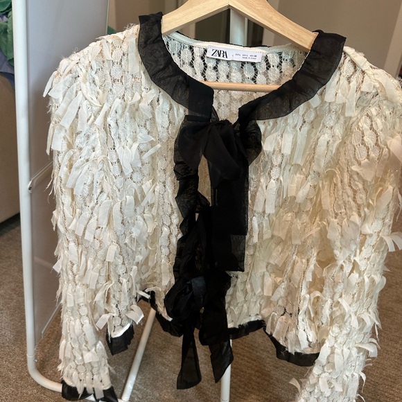 Zara Black and Cream Ruffle Blouse - Picture 2 of 4